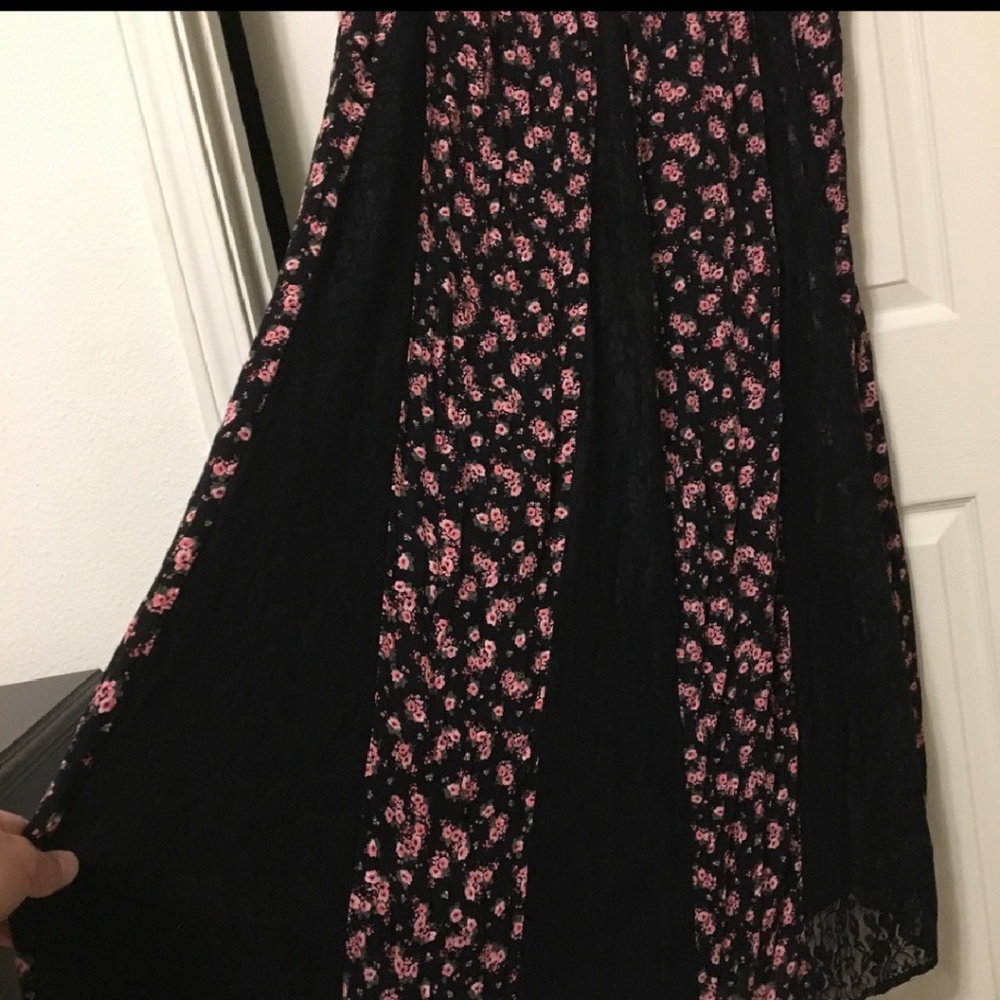 Beautiful flowing maxi - Picture 7 of 8